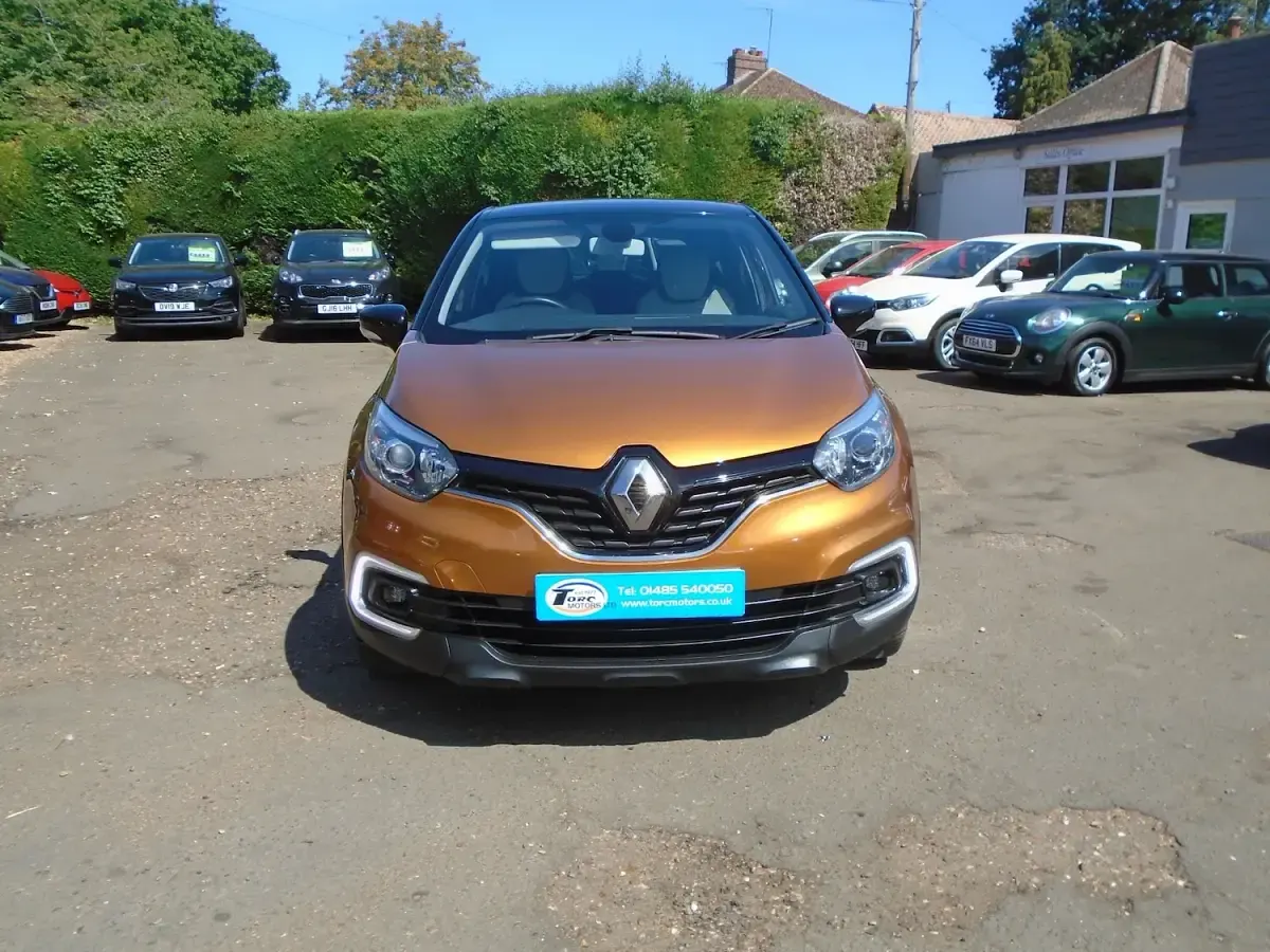 Used Renault Captur Iconic 128 HP (94 kW) 2019 Orange SUV