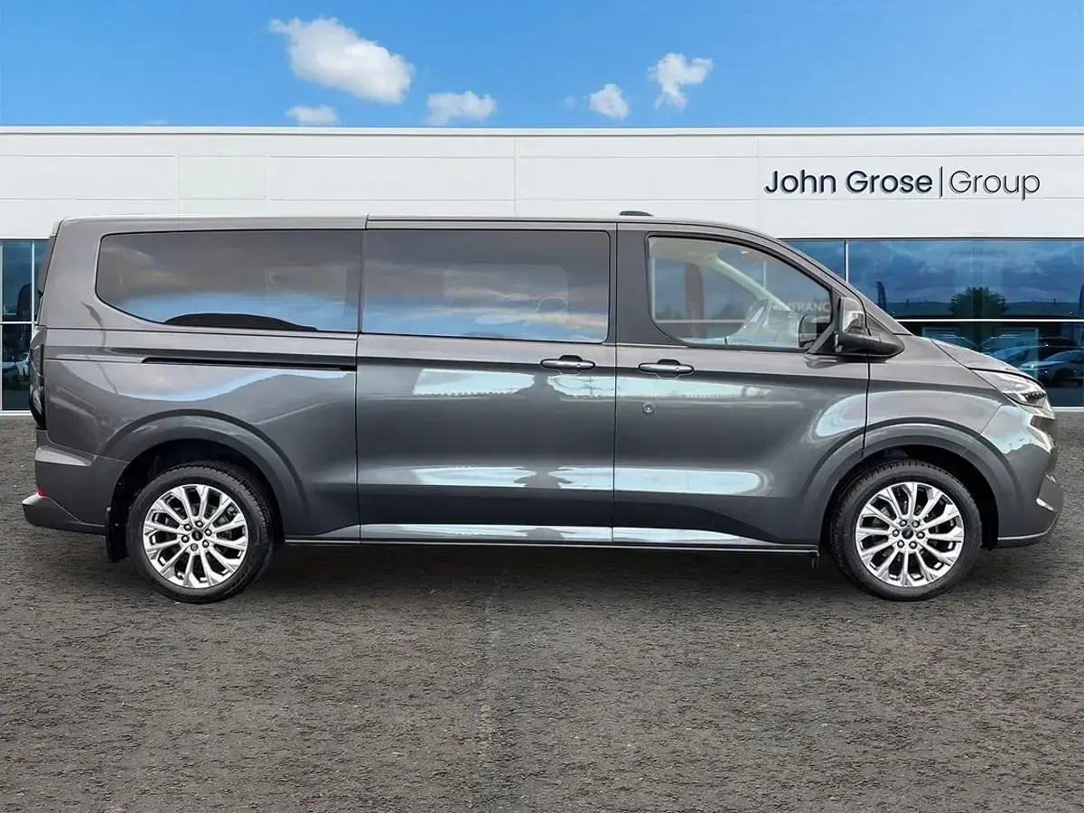Usado Ford Tourneo Custom Titanium 170 HP (125 kW) 2024 Cinzento Van