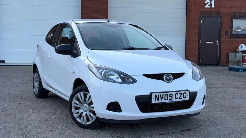 Begagnad Mazda 2 2009 Vit Halvkombi
