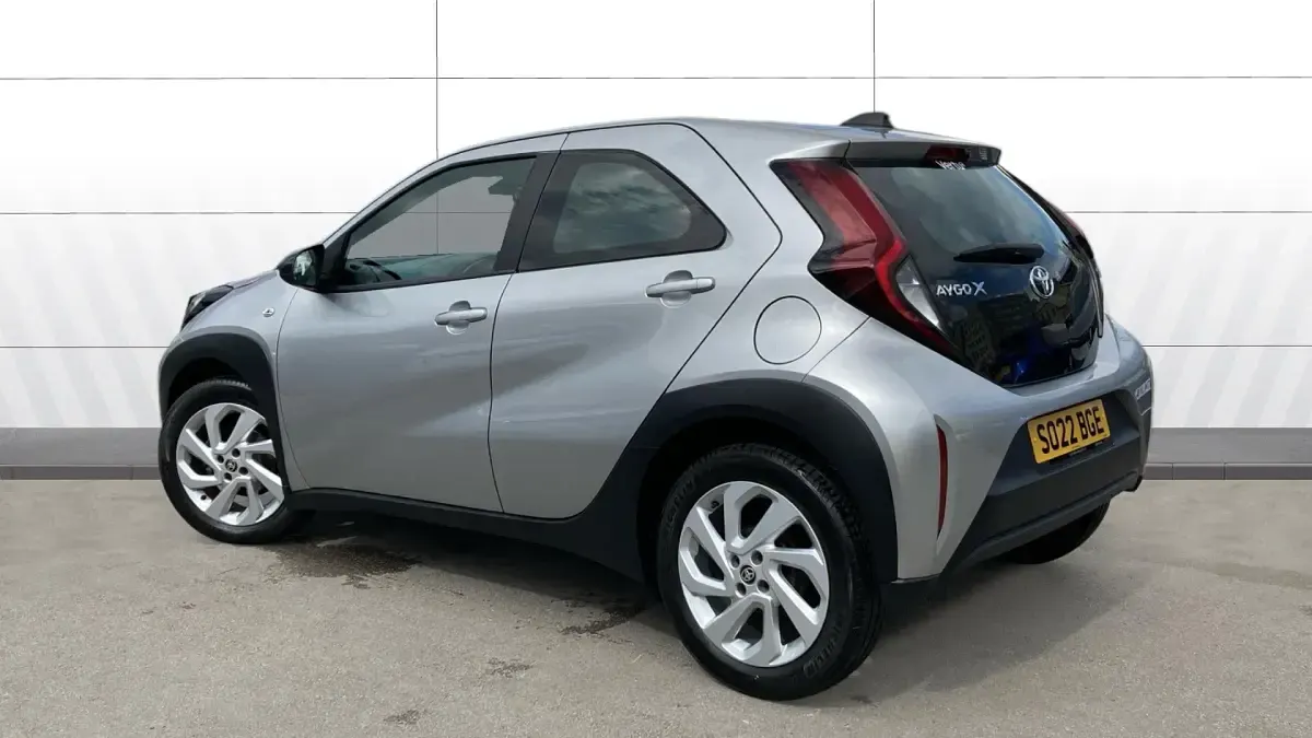 Used Toyota Aygo X PURE 72 HP (52 kW) 2022 Silver SUV
