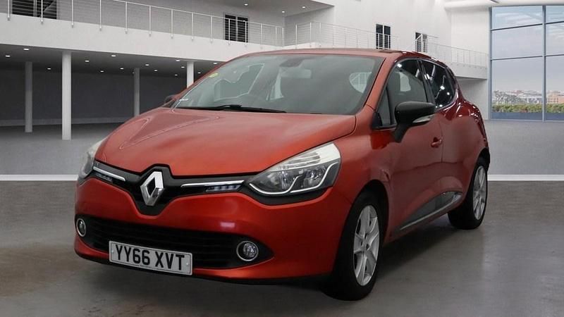 Used Renault Clio IV Dynamique 90 HP (66 kW) 2016 Red Hatchback