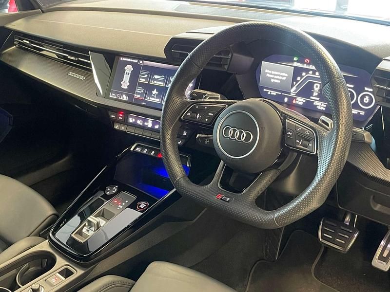 Begagnad Audi RS3 Performance 400 HK (294 kW) 2023 Grå Sedan
