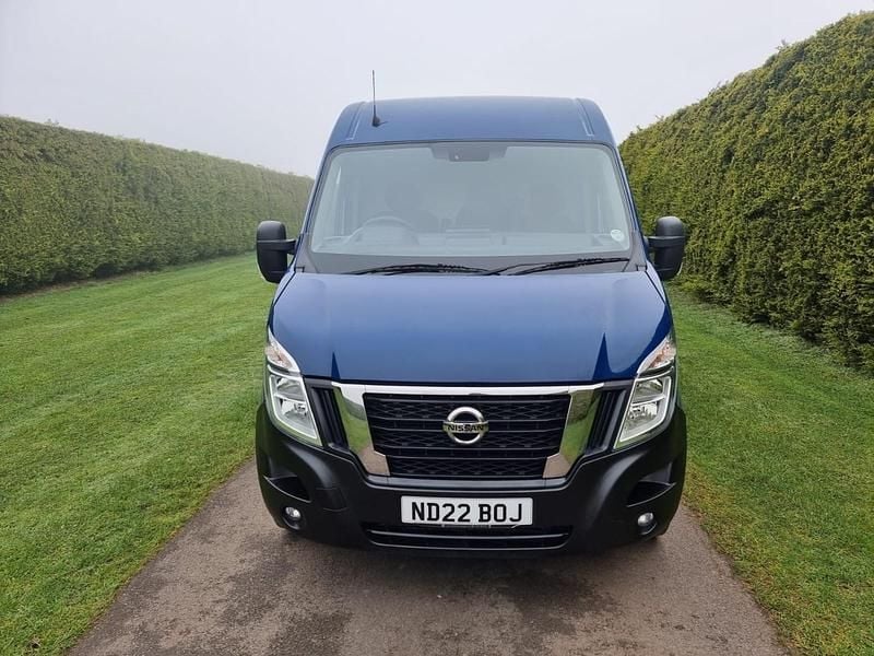 Used Nissan Interstar Tekna 135 HP (99 kW) 2022 Blue Van