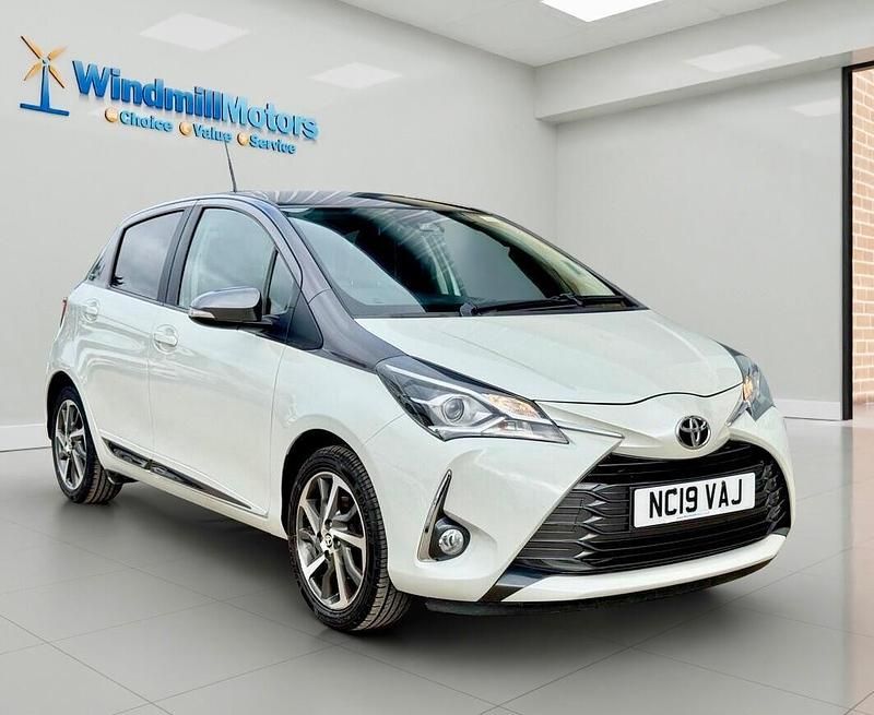 Used Toyota Yaris 2019 White/black Hatchback