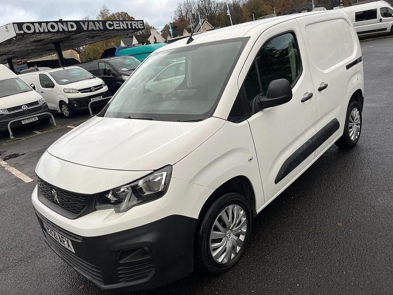 White Used 2021 Peugeot Partner MPV | £8,995 (A bit pricey) - Image 1/4