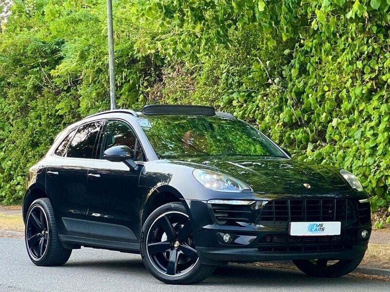 Black Used 2015 Porsche Macan SUV | £18,949 (A bit pricey) - Image 1/2