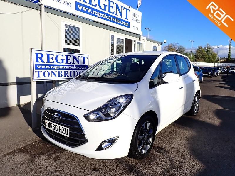 Used Hyundai ix20 SE 90 HP (66 kW) 2016 White Hatchback