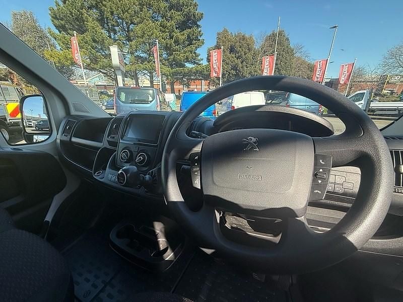 Used Peugeot Boxer Premium 138 HP (101 kW) 2023 White Van