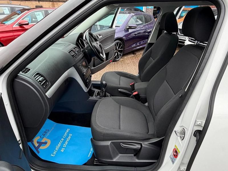 Used Skoda Yeti SE 105 HP (77 kW) 2014 White SUV