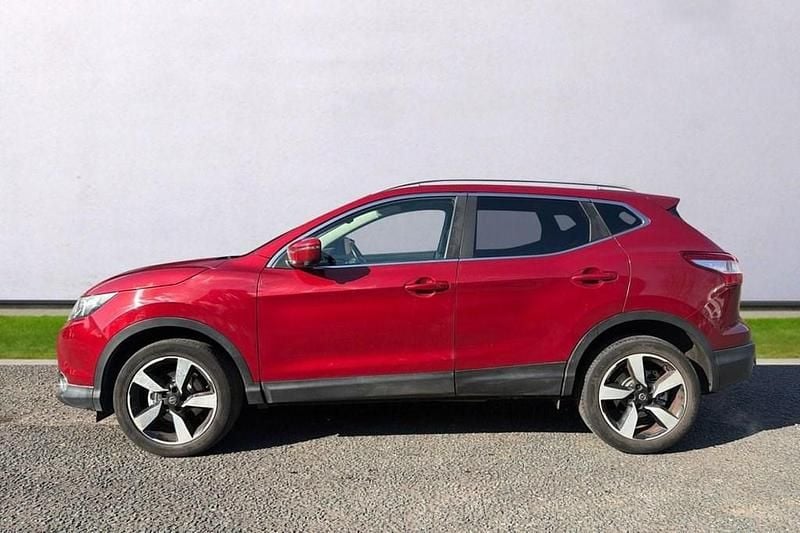 Used Nissan Qashqai N-TEC 115 HP (84 kW) 2016 Red SUV