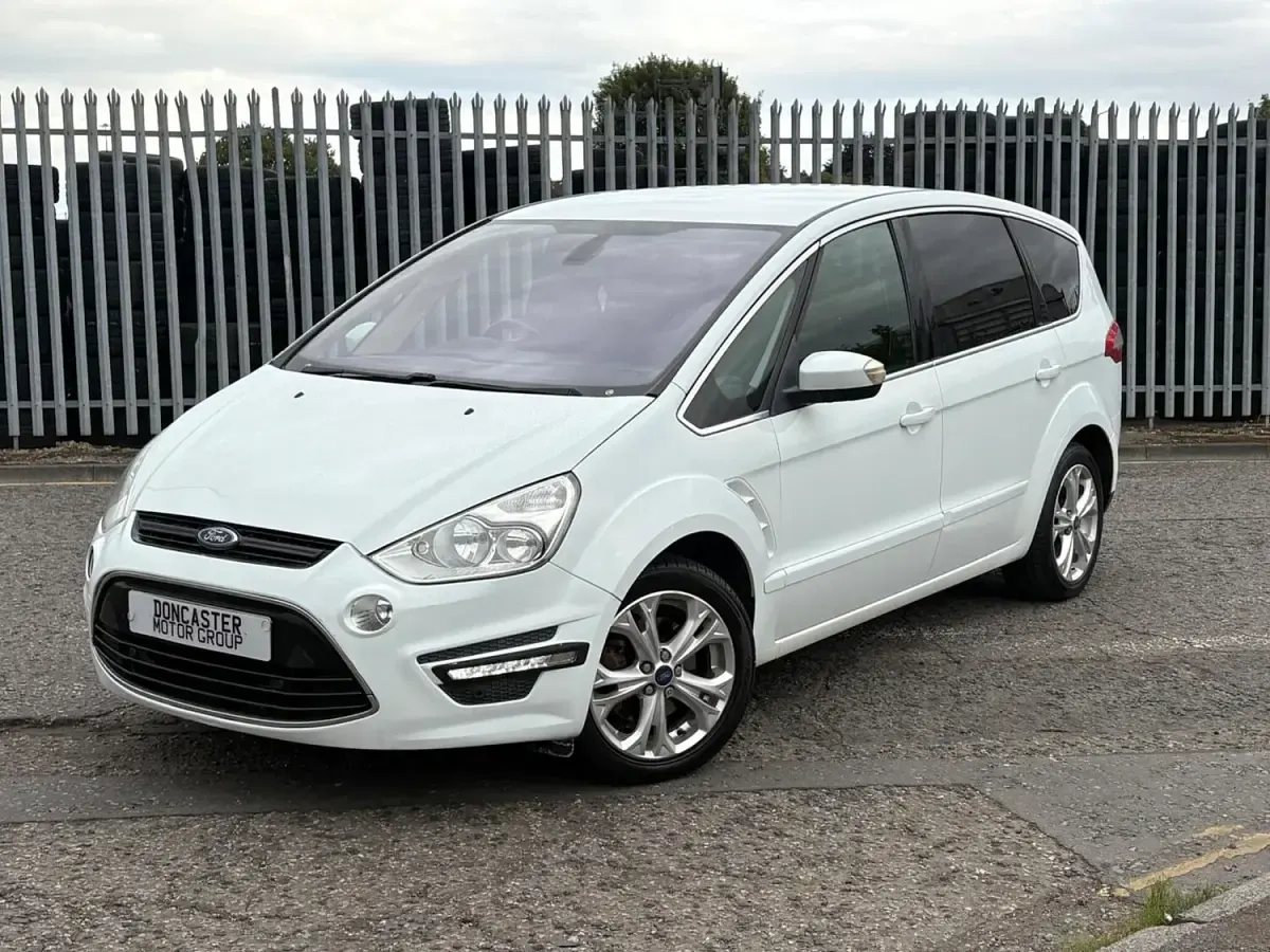 Used Ford S-MAX Titanium 2013 White MPV