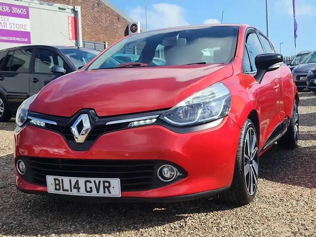 Used Renault Clio Dynamique 90 HP (66 kW) 2014 Red Hatchback