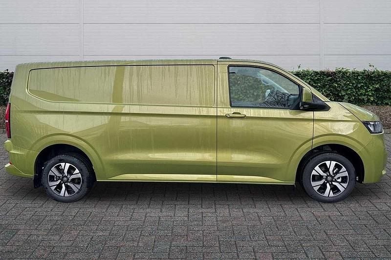 Ny VW Transporter Pro 2025 Grön Van