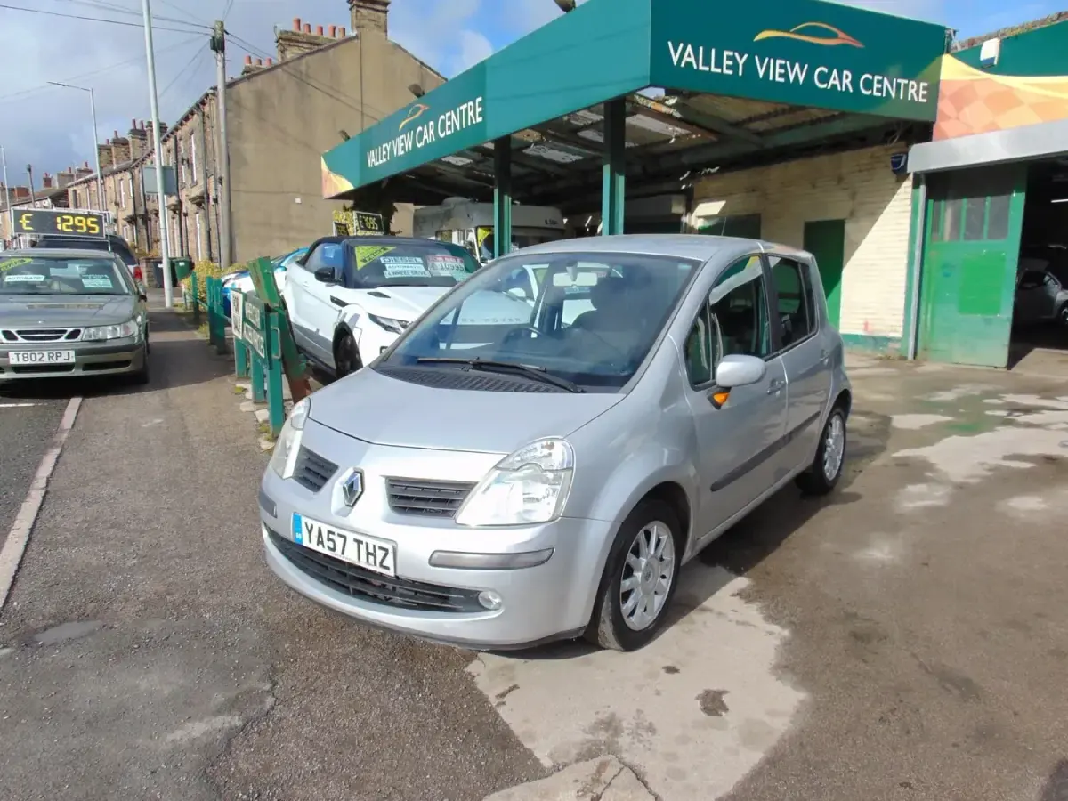 Usado Renault Modus Dynamique 112 HP (82 kW) 2008 Prateado Monovolume