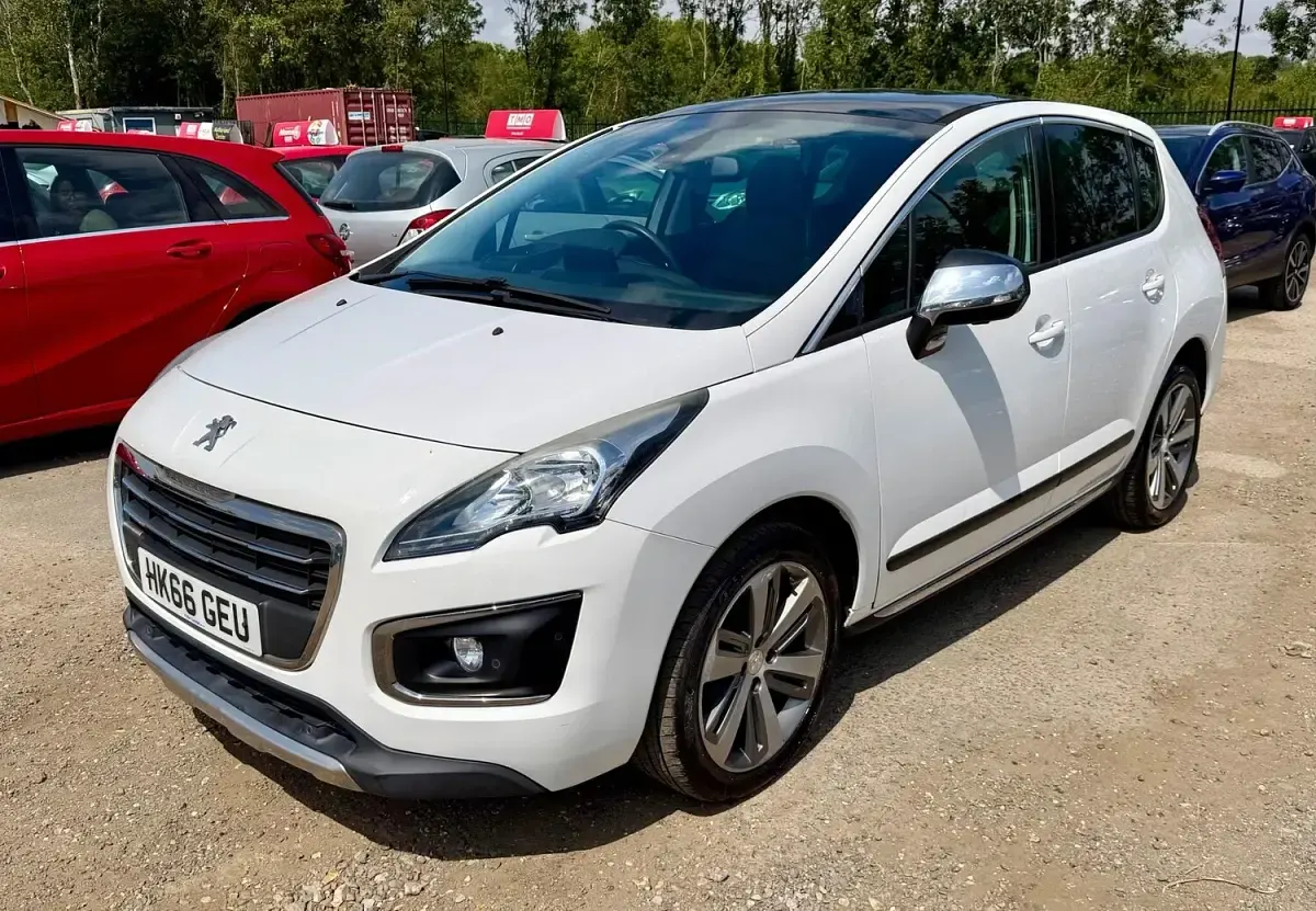Used Peugeot 3008 Allure 120 HP (88 kW) 2017 White SUV