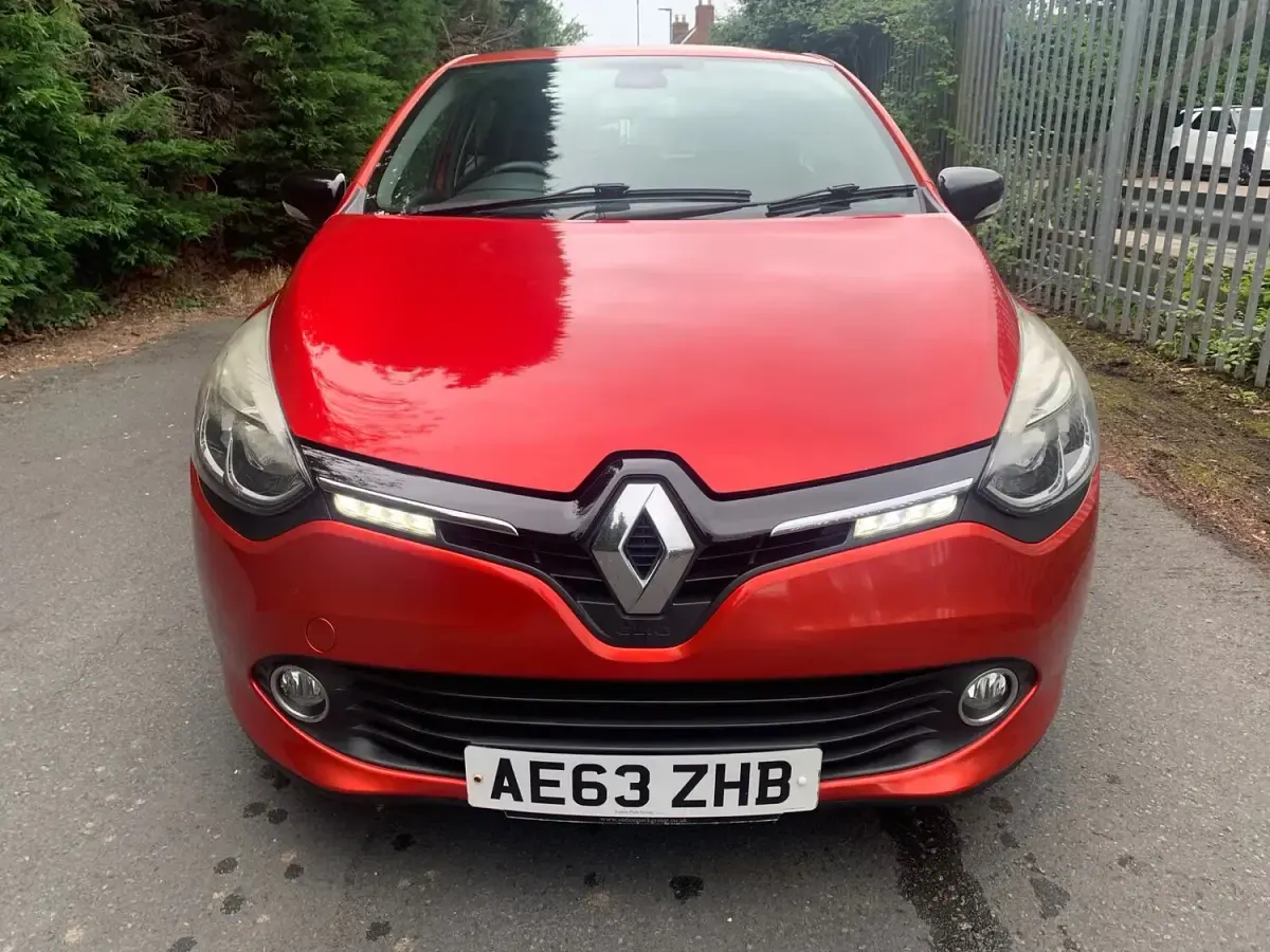 Used Renault Clio Dynamique 90 HP (66 kW) 2013 Red Hatchback
