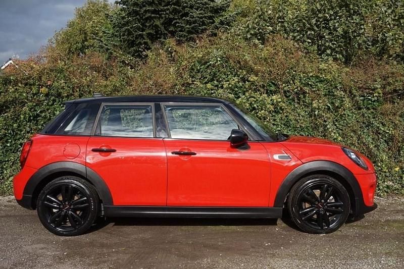 Used Mini Cooper Hatch 136 HP (100 kW) 2018 Red Hatchback