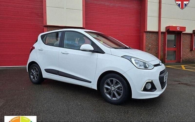 Used Hyundai i10 Premium 87 HP (63 kW) 2015 White Hatchback
