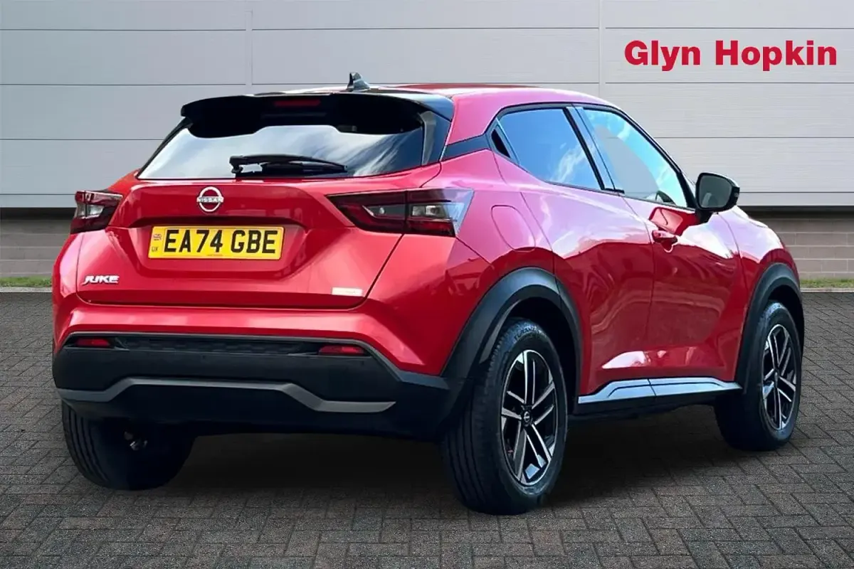 Używany Nissan Juke N-Connecta 2024 Czerwony SUV