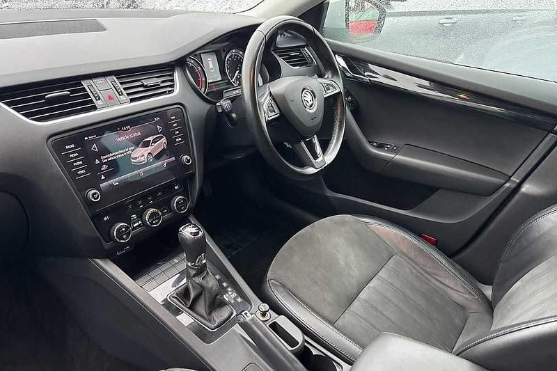 Used Skoda Octavia 140 HP (102 kW) 2019 Moon white metallic Estate