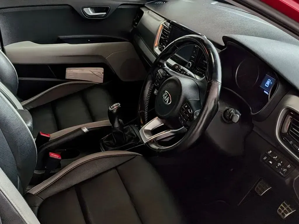 Used Kia Stonic 118 HP (86 kW) 2019 Red SUV