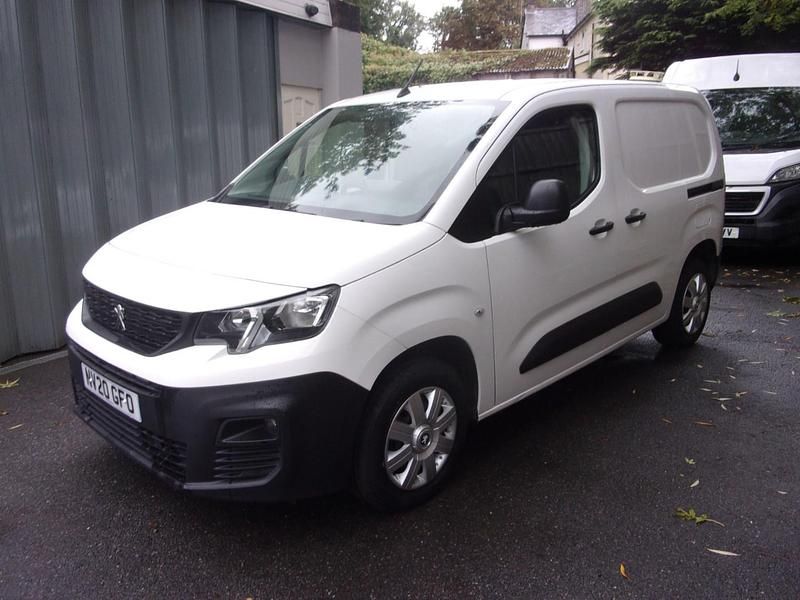 White Used 2020 Peugeot Partner MPV | £7,750 (Fair price) - Image 1/4