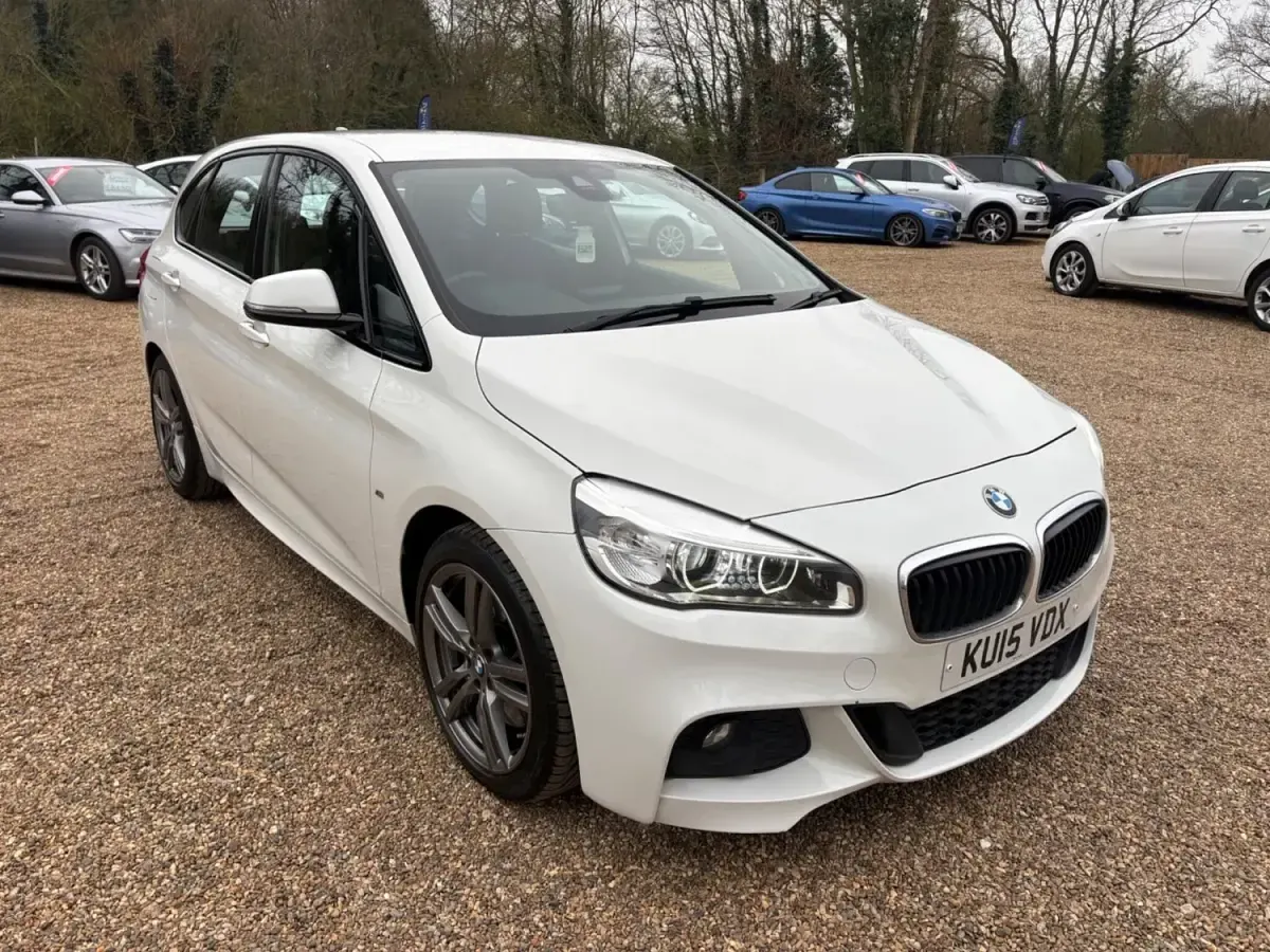 Begagnad BMW 225 M Sport 231 HK (169 kW) 2015 Vit Halvkombi