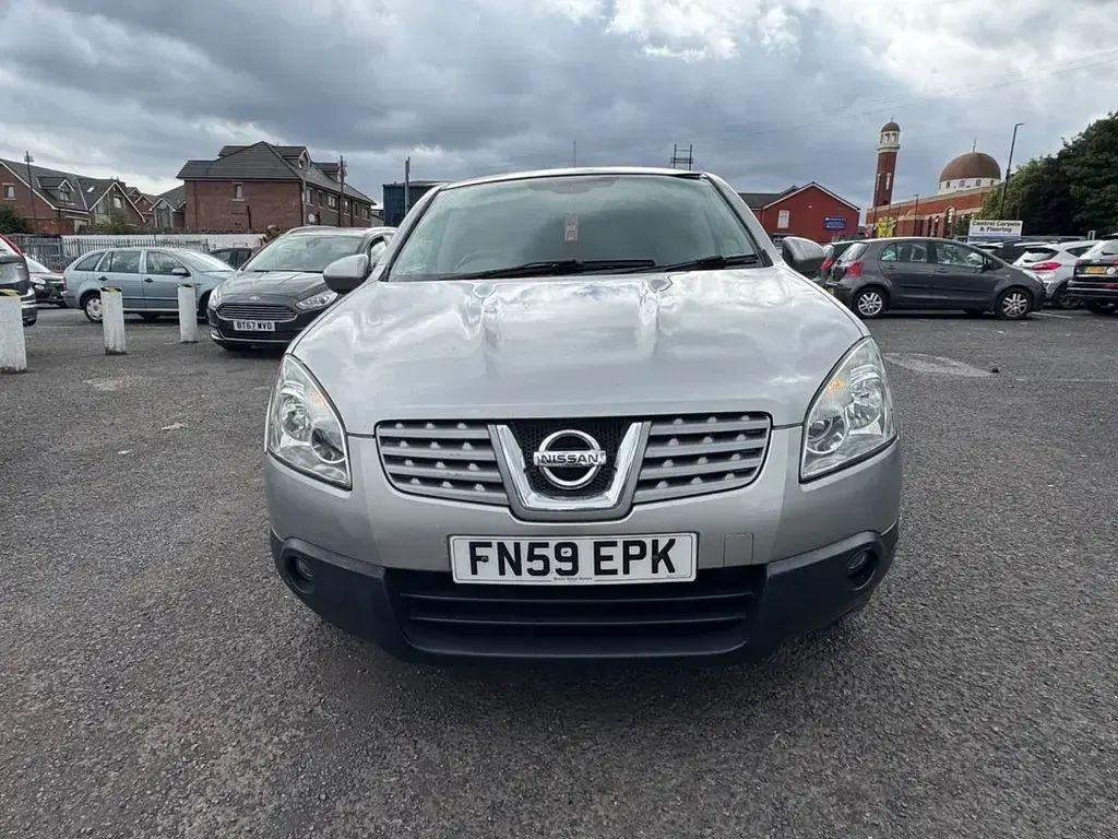 Used Nissan Qashqai Acenta 105 HP (77 kW) 2009 Silver SUV