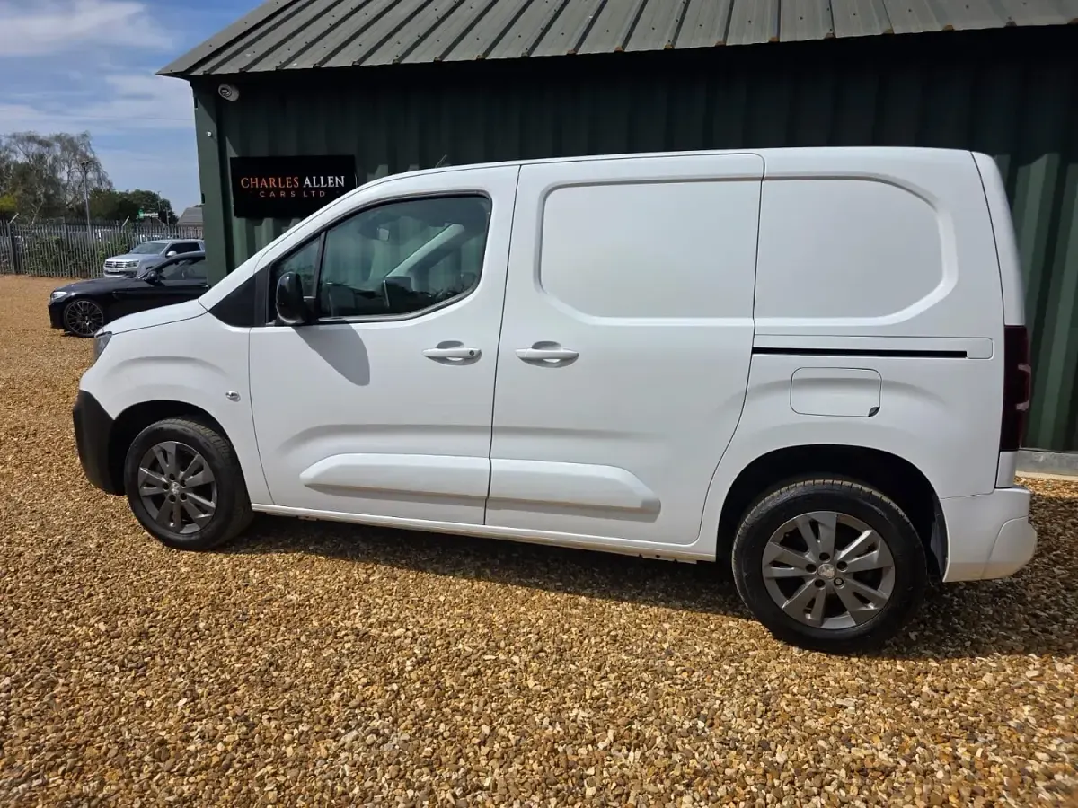 Used Peugeot Partner Premium 131 HP (96 kW) 2023 White MPV