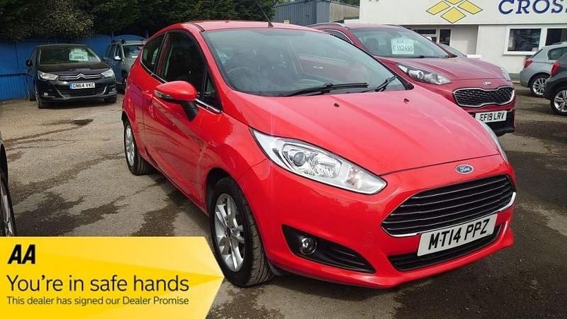 Used Ford Fiesta Zetec 82 HP (60 kW) 2014 Red Hatchback