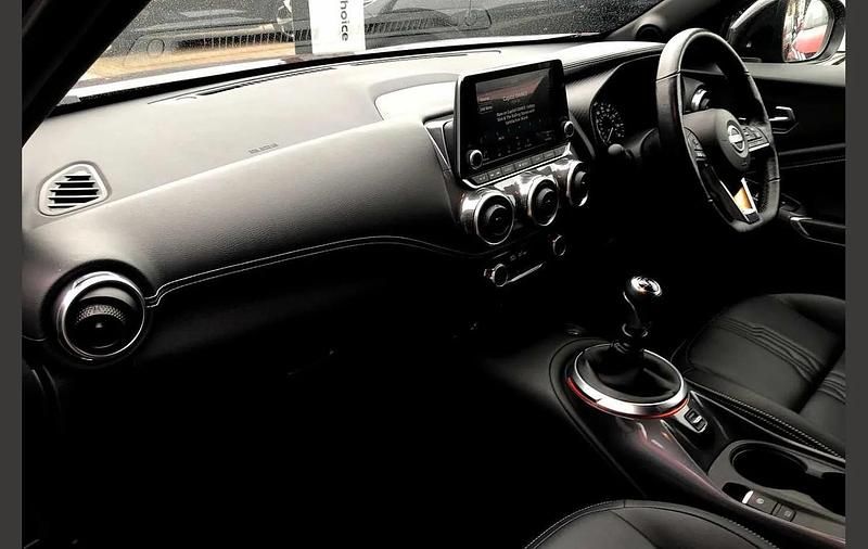 Used Nissan Juke Tekna 112 HP (82 kW) 2023 Red SUV