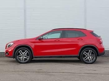 Used Mercedes GLA180 Urban 122 HP (89 kW) 2019 Red SUV