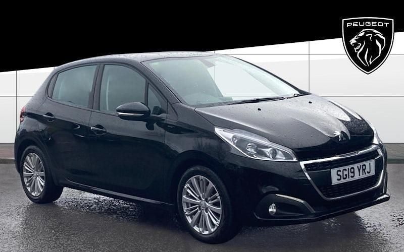 Second-hand Peugeot 208 Signature Sky 82 CP (60 kW) 2019 Hatchback