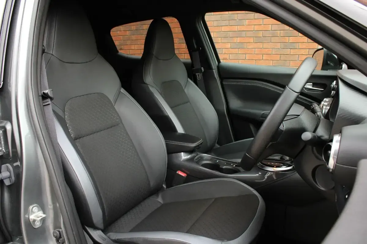 Used Nissan Juke N-Connecta 143 HP (105 kW) 2024 Grey SUV