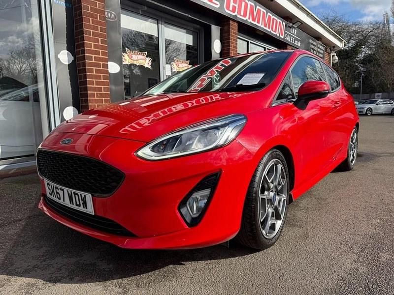 Used Ford Fiesta Zetec 85 HP (62 kW) 2017 Red Hatchback