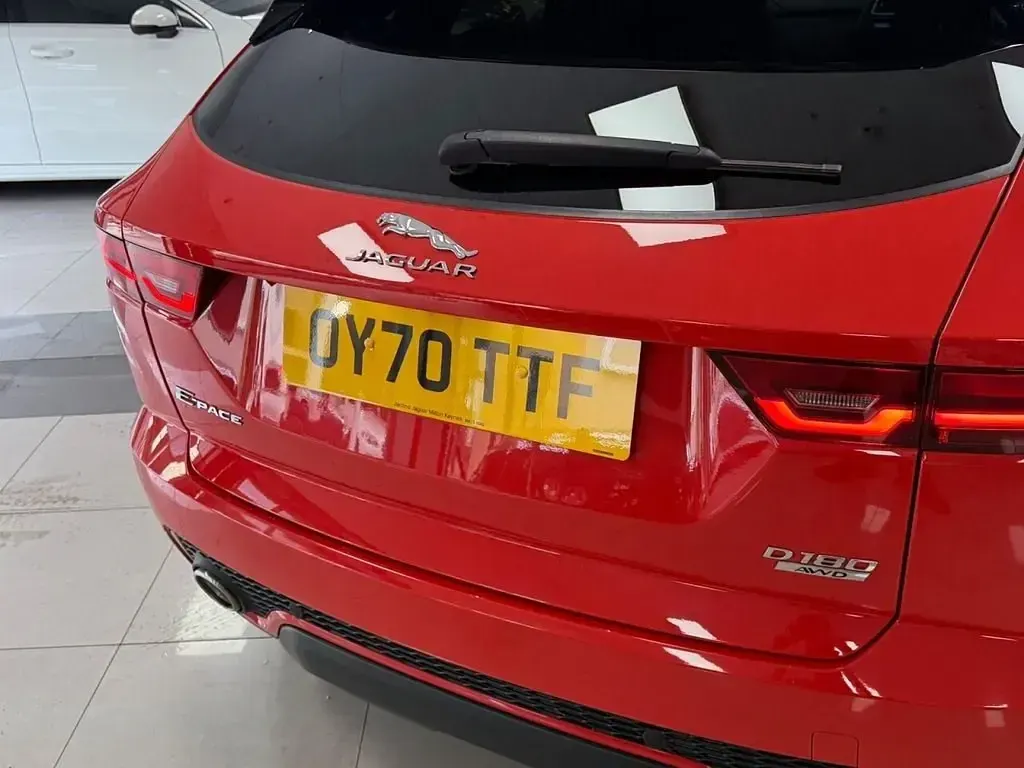 Begagnad Jaguar E-Pace Chequered Flag 180 HK (132 kW) 2020 Röd SUV
