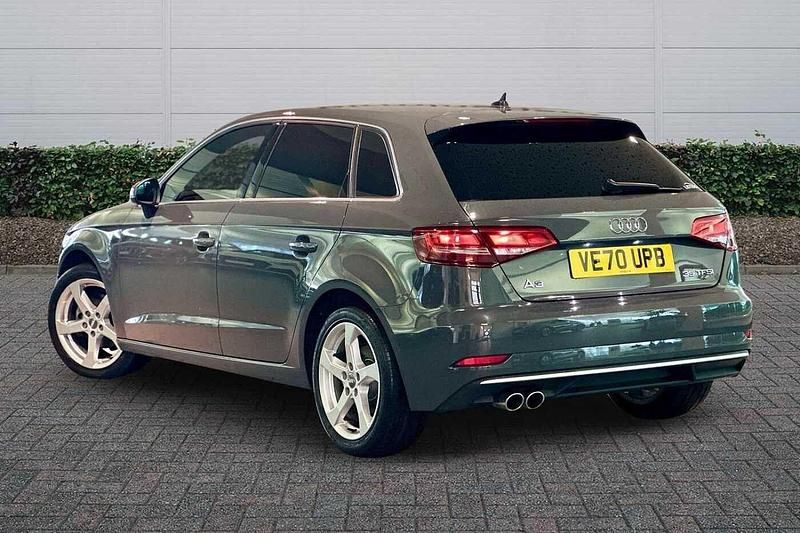 Begagnad Audi A3 Sport 150 HK (110 kW) 2021 Grå Sedan
