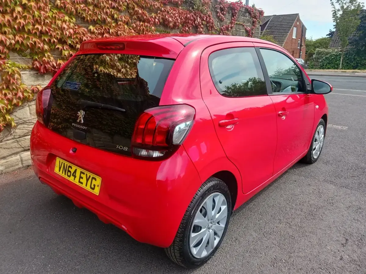 Used Peugeot 108 Active 68 HP (50 kW) 2014 Red Hatchback