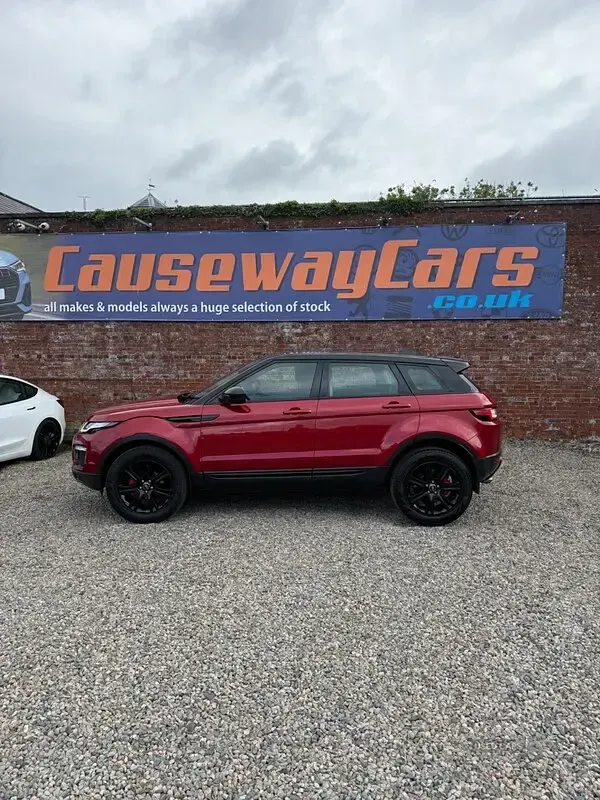 Used Land Rover Range Rover evoque SE 150 HP (110 kW) 2017 Red Estate
