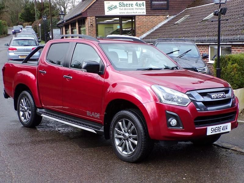 Used Isuzu Pick up 164 HP (120 kW) 2019 Red Pickup