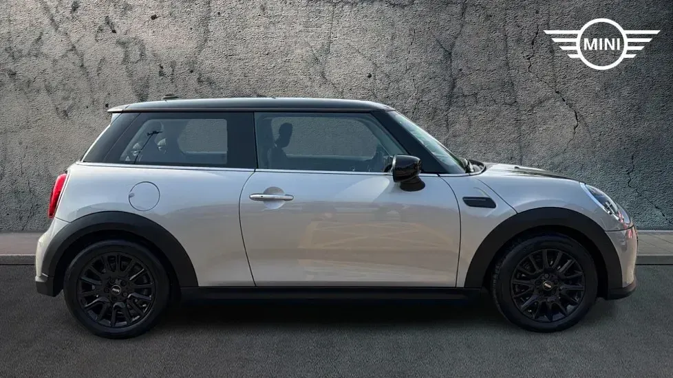 Used Mini Cooper Classic 134 HP (98 kW) 2022 Silver Hatchback