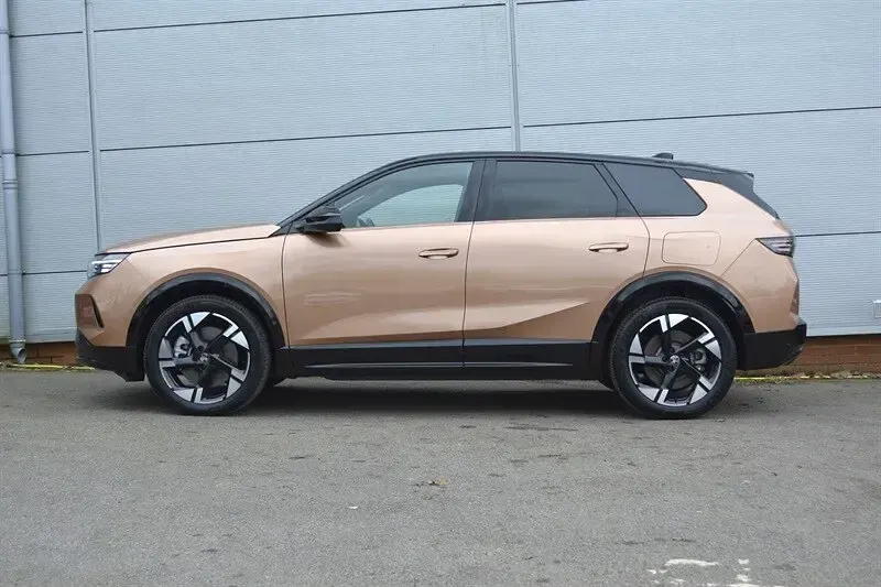 Used Vauxhall Grandland Ultimate 156 kW (213 HP) 2024 Brown SUV