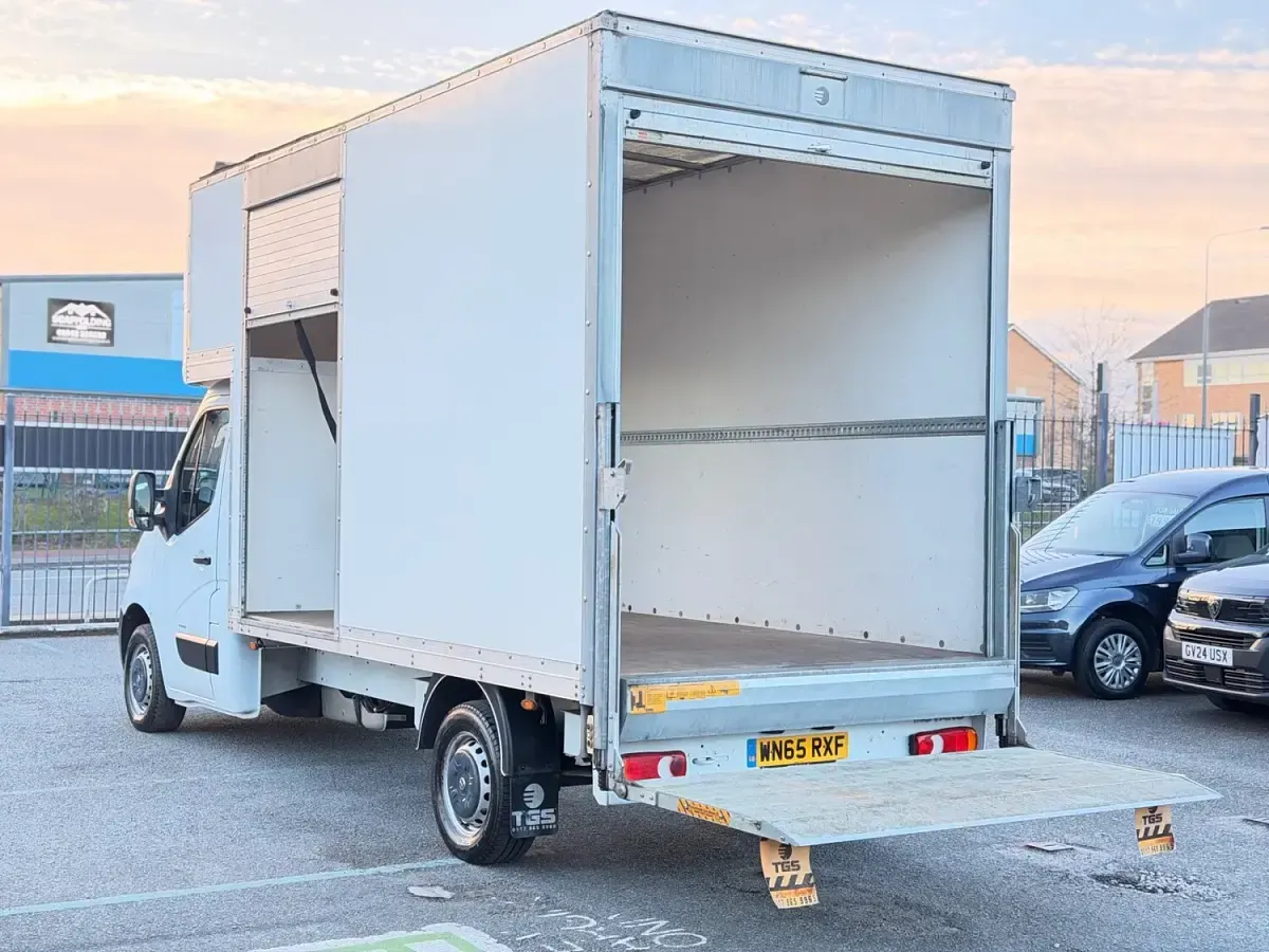 Used Vauxhall Movano 125 HP (91 kW) 2015 White MPV