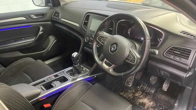 Used Renault Mégane IV Iconic 140 HP (102 kW) 2019 Blue Hatchback