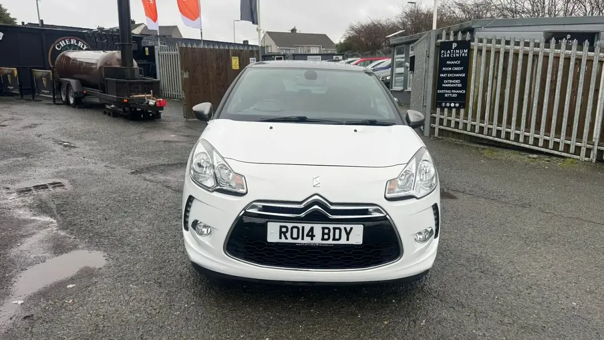 Used Citroën DS3 110 HP (80 kW) 2014 White Hatchback