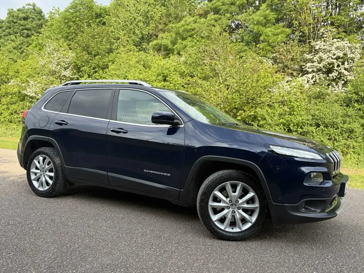 Begagnad Jeep Cherokee Limited 200 HK (147 kW) 2016 Blå SUV