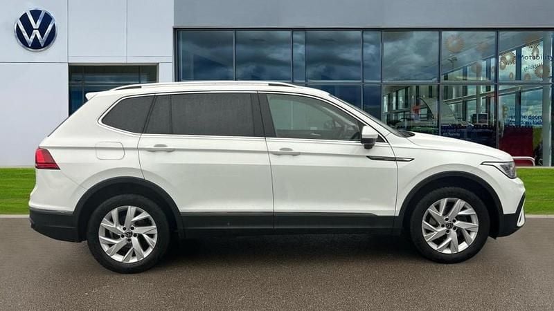 Used VW Tiguan Allspace Life 150 HP (110 kW) 2024 Pure white SUV