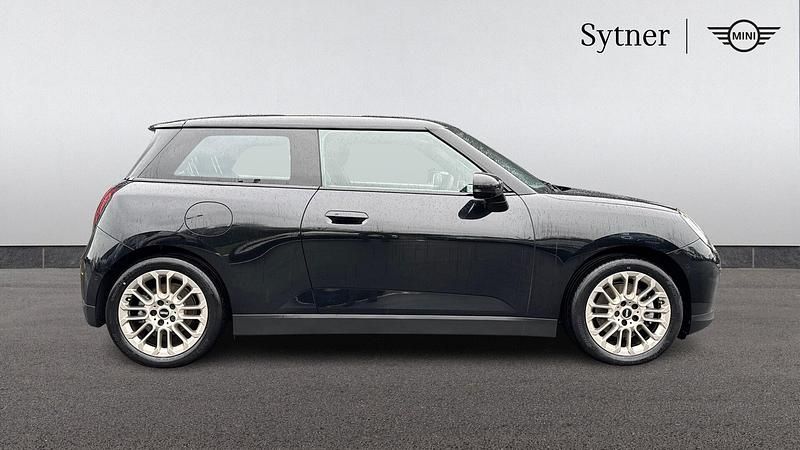 Used Mini Cooper Hatch 133 kW (181 HP) 2024 Black Hatchback