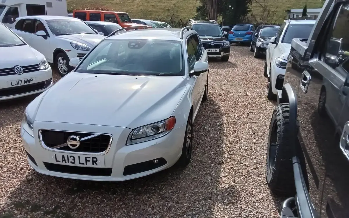 Used Volvo V70 SE 180 HP (132 kW) 2026 White Estate