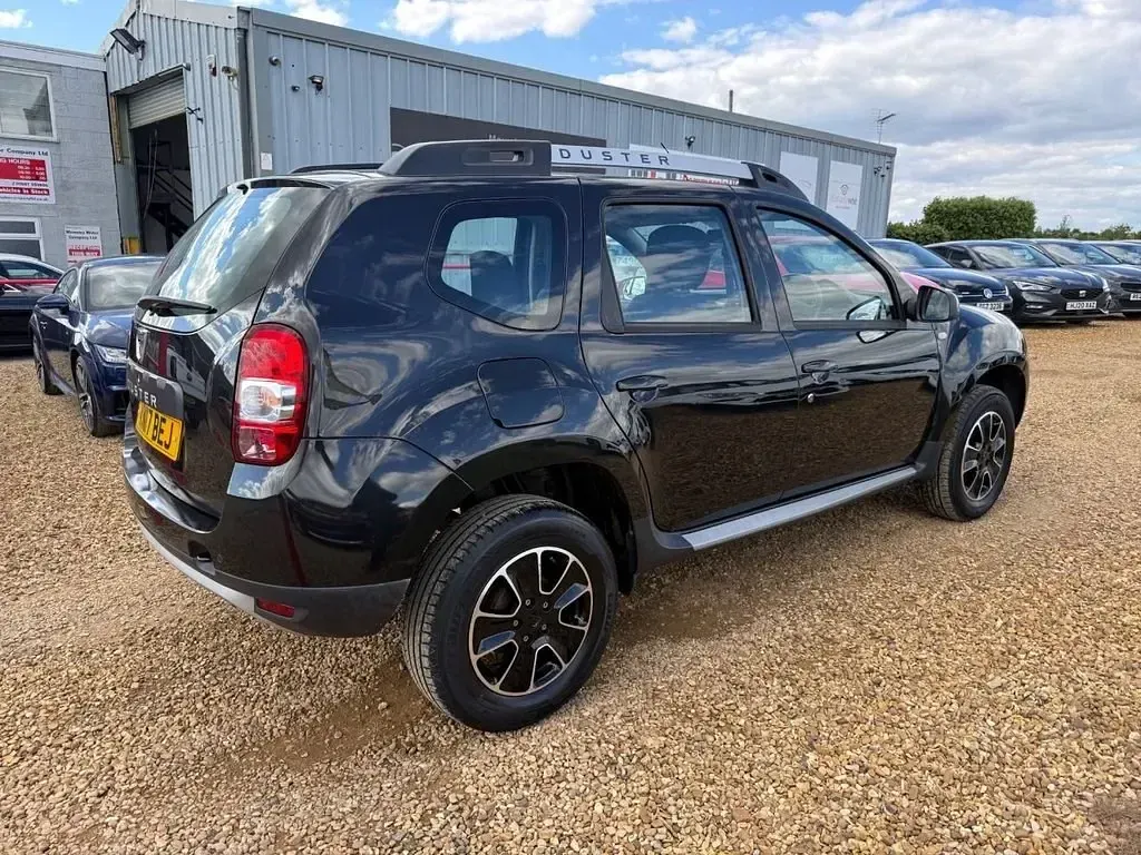 Usado Dacia Duster Prestige 110 CV (80 kW) 2017 Negro SUV